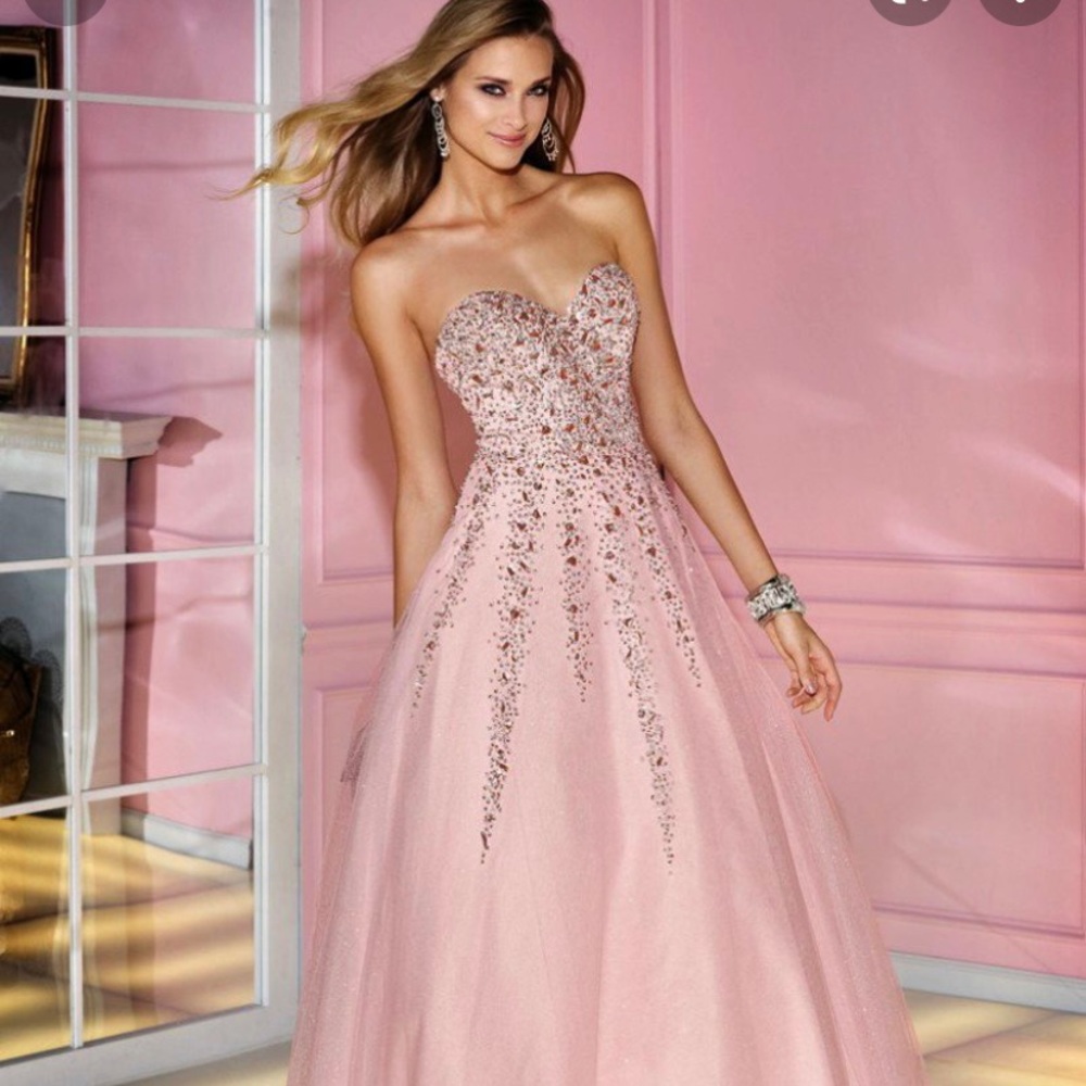Prom dress! - Picture 7 of 7